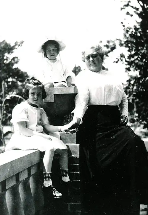 Elizabeth and Eugenia Buchanan with grandmother Lena Swift Huntley
